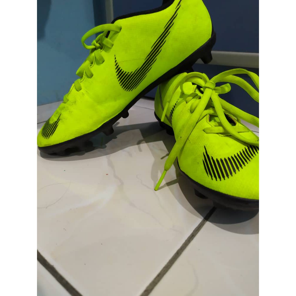 size 4 nike football boots