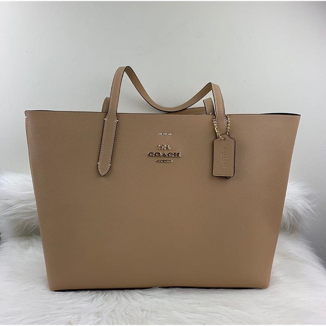 avenue tote coach