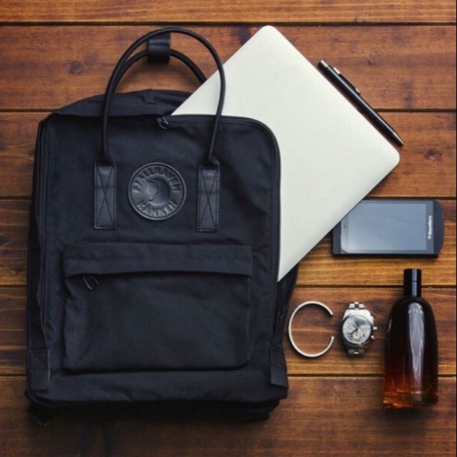 all black fjallraven kanken