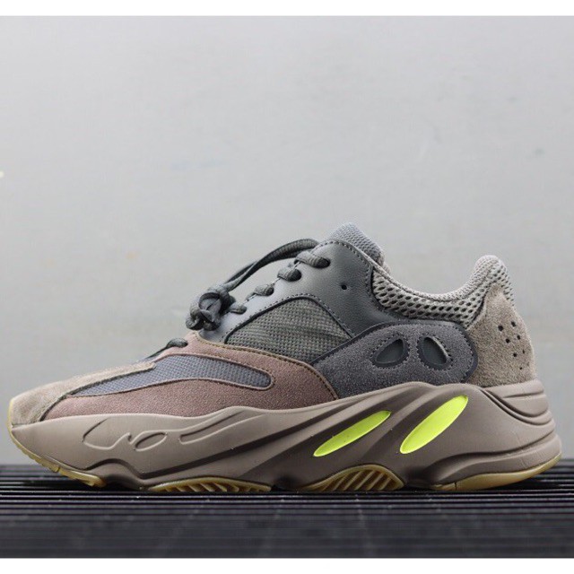 yeezy boost 700 mauve size 6