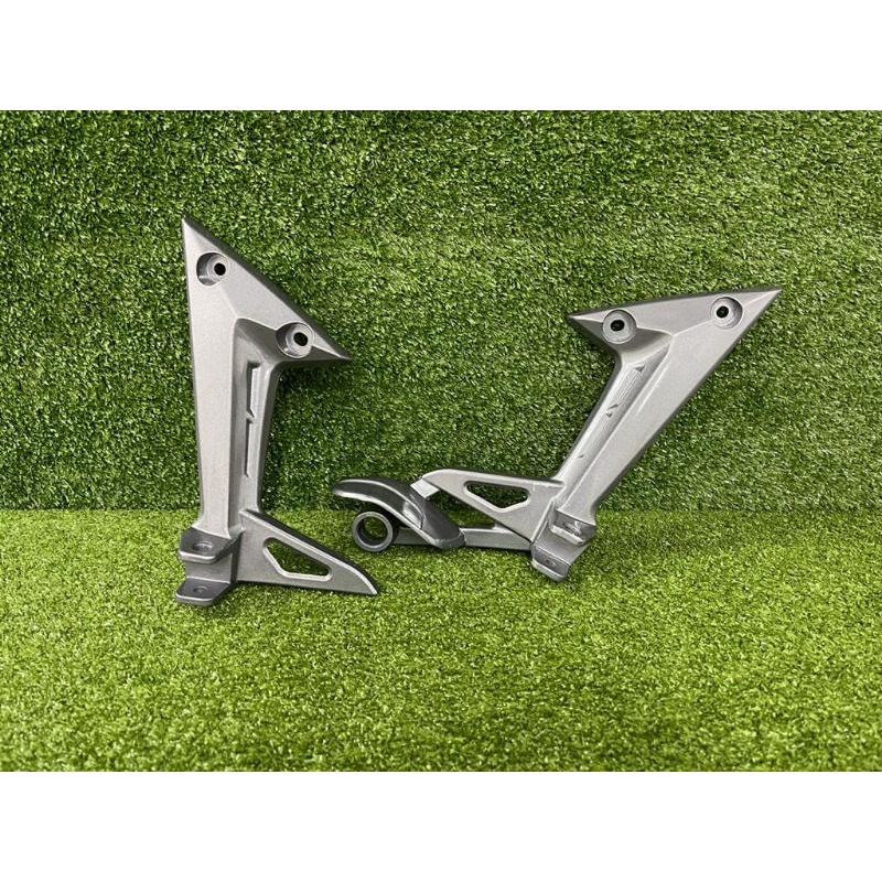 Lc135 v1 footrest bracket grey RH and LH (sys) Shopee Malaysia