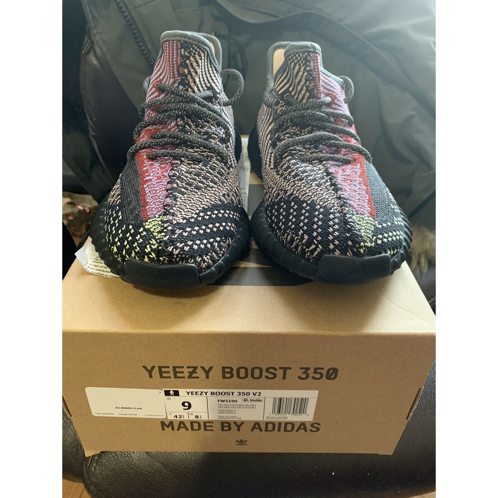 YEEZY BOOST 350 V2 YECHEIL Black T Shirt lips