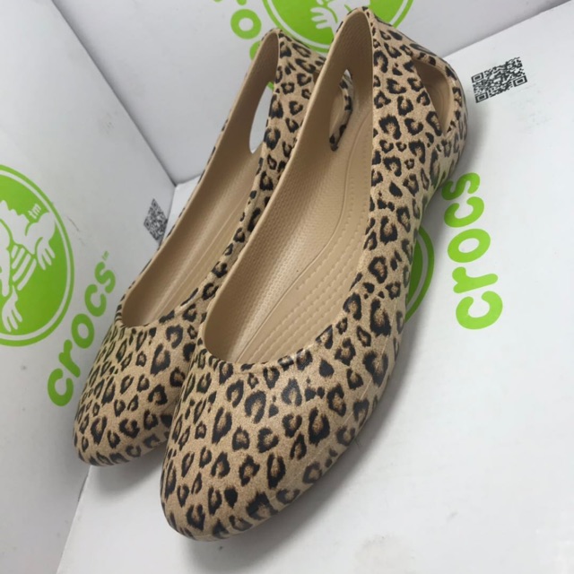 womens leopard print crocs