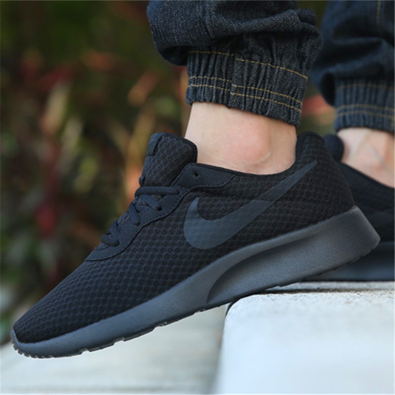 roshe nike all black