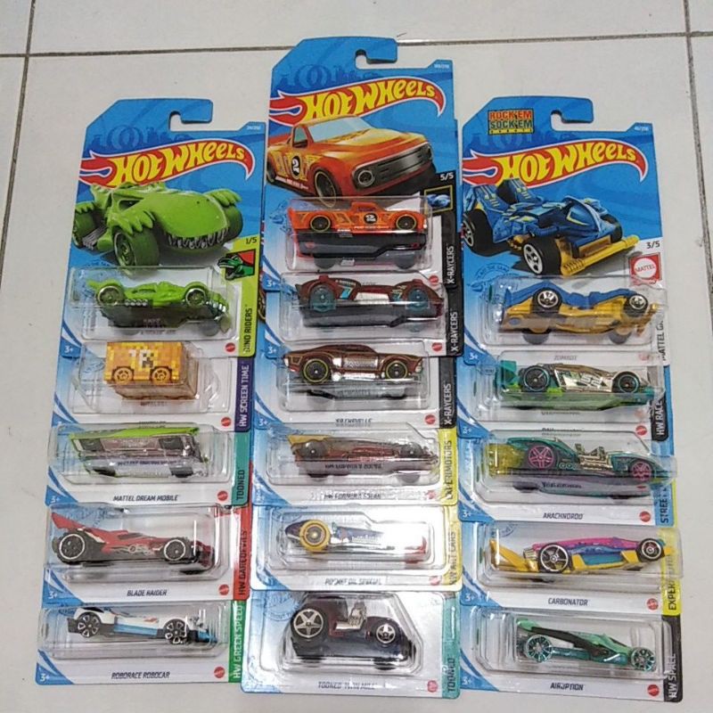 Hot Wheels 1 Lot 8pcs Offer Random Fantasy Basic Cars Assortment ...