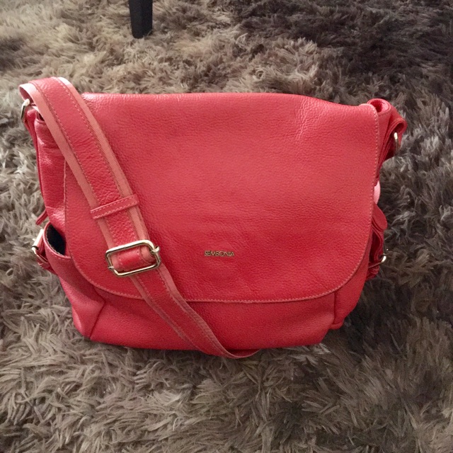 sembonia sling bag