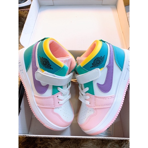 Highneck shoes for boys and girls. Guang Zhou product full box