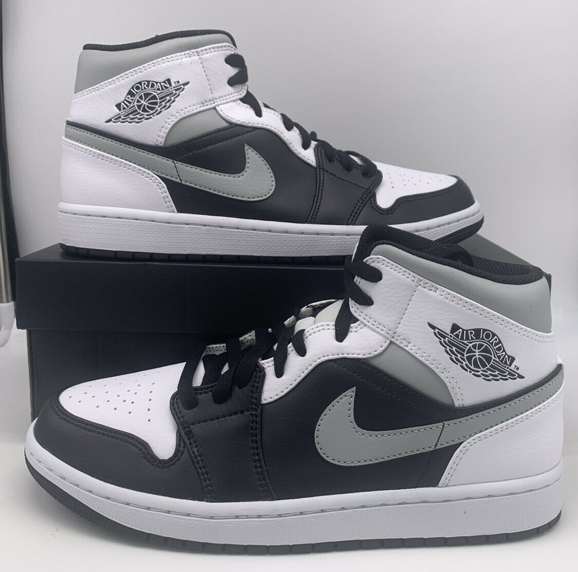 nike air jordan 1 retro mid black white