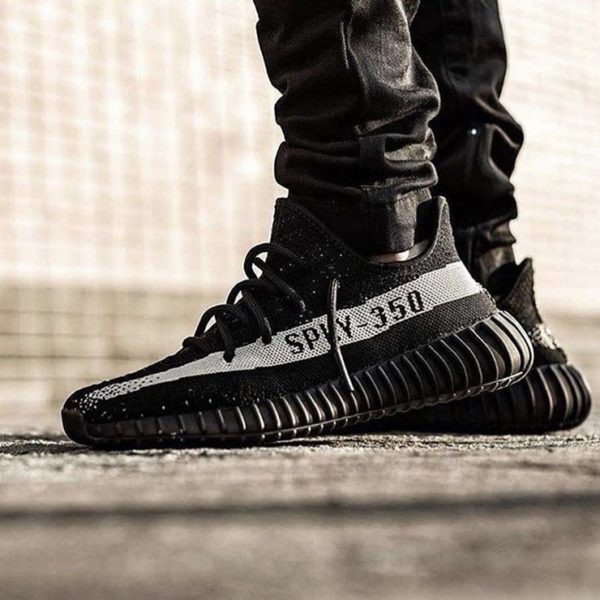 adidas yeezy boost 350 v2 oreo