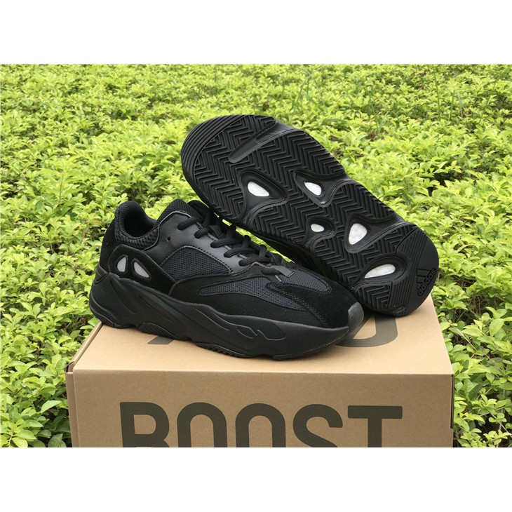 adidas yeezy 700 triple black