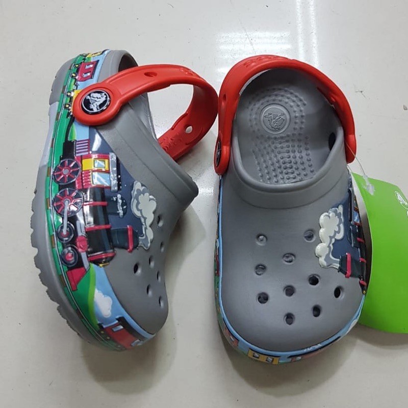 crocs train