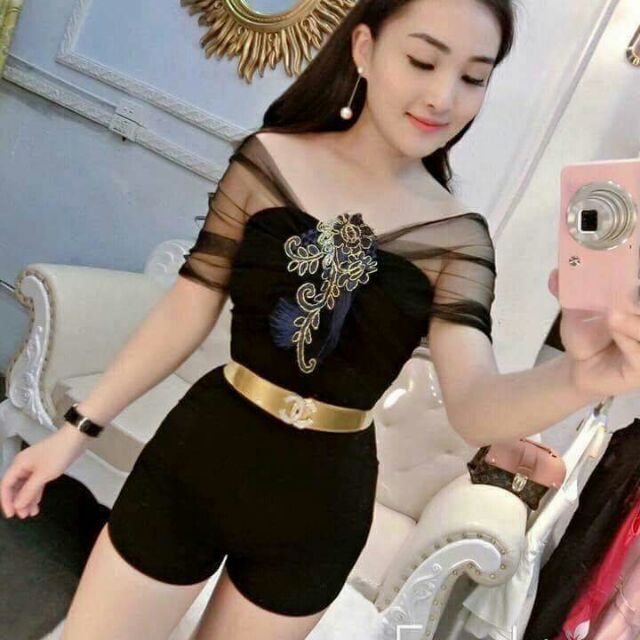 Jump with flat shoulders and mesh chiffon sleeves