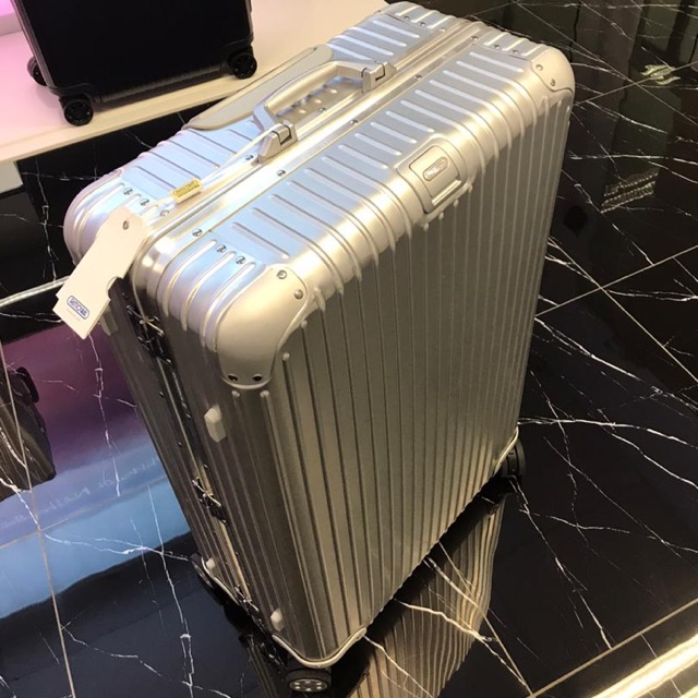 rimowa topas 77