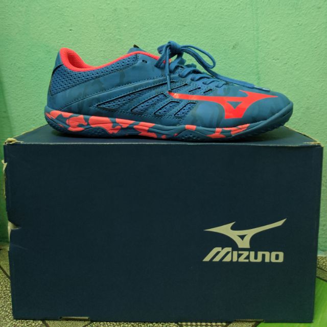 kasut futsal mizuno