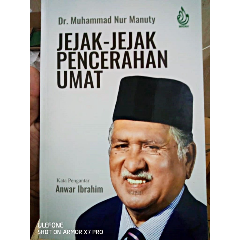 (Aras Mega) BIOGRAFI DR MUHAMMAD NUR MANUTY. Jejak-Jejak Pencerahan Umat. (Kata Pengantar Anwar Ibrahim)