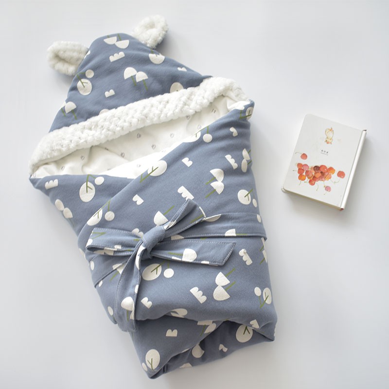 swaddle baby receiving blanket