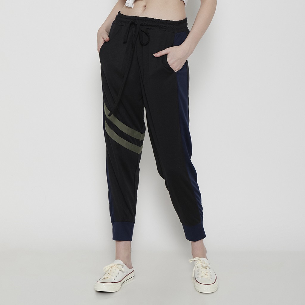 womens black jogger shorts