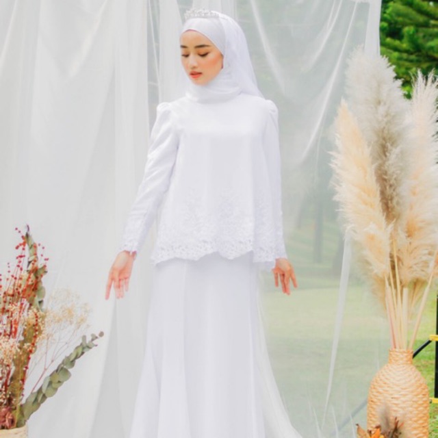 white baju kurung wedding