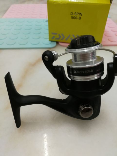 Daiwa D-Spin Ultralight Spinning Fishing Reel D-SPIN500-B Black, 500 NEW