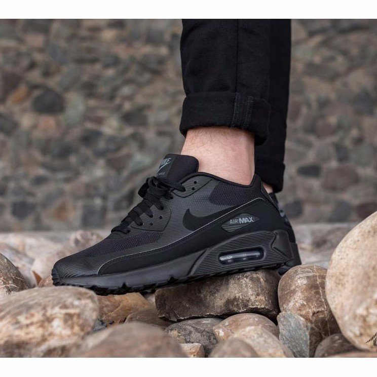 triple black airmax 90