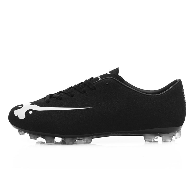 low top soccer cleats