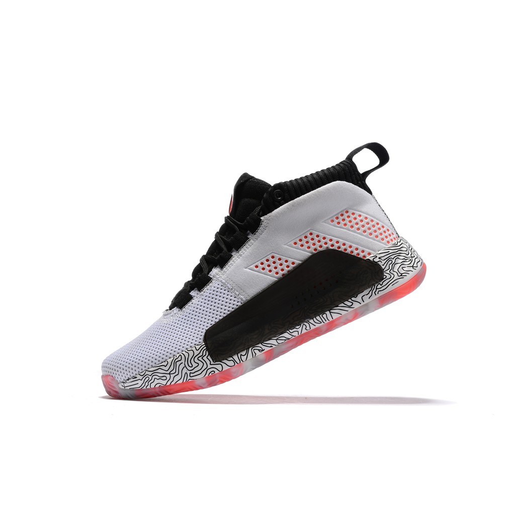 dame 5 black and white