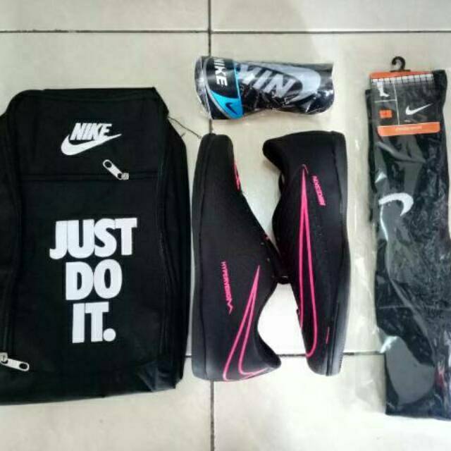 nike futsal pink