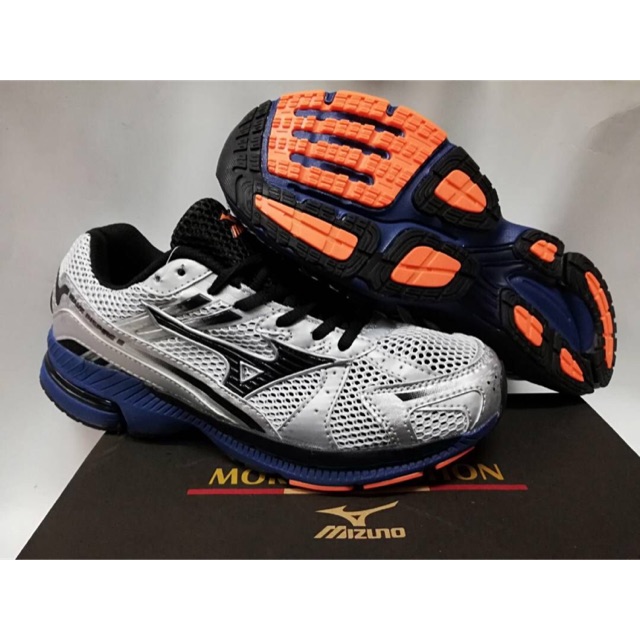 kasut badminton mizuno