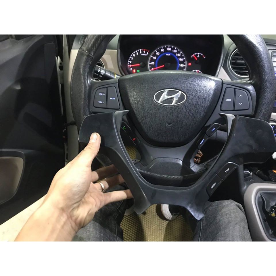 Control the steering wheel according to the hyundai Grand I10 comes with a horn cable. There are