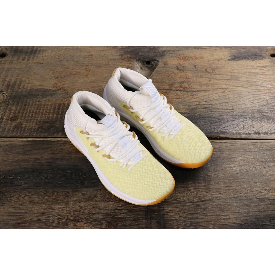 dame 4 yellow