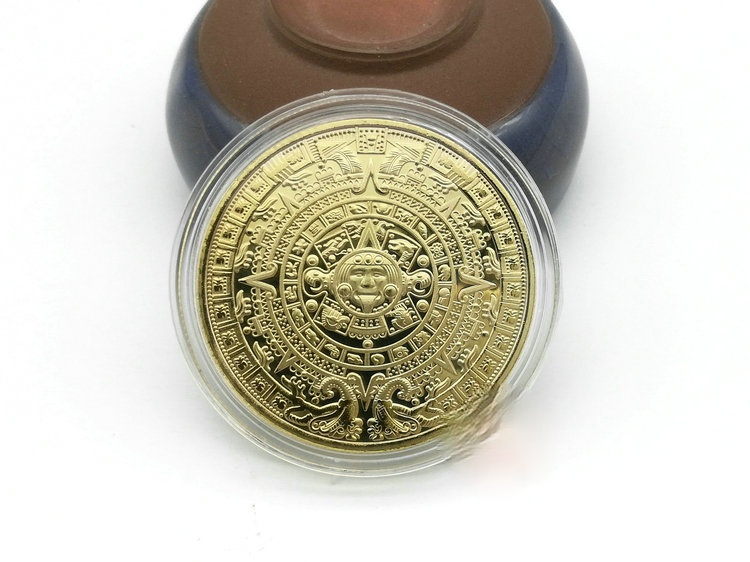 Exquisite Collection of Commemorative Coins Mayan Lacquer Dragon Painted Mexican Embossed Silver Plated Medal Collectible Coin Pyramid Sundial Gold Coin 