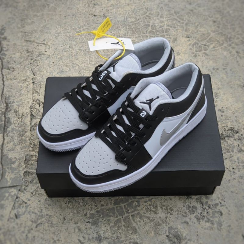 air jordan low cut black and white