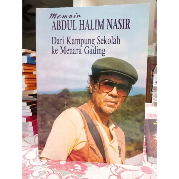 ZBH. Memoir Abdul Halim Nasir: Dari Kampung Sekolah ke Menara Gading.