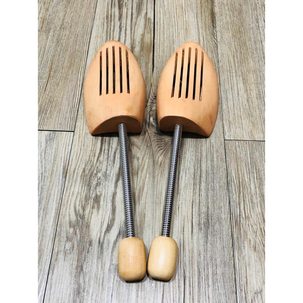 Man Wooden Shoe Tree With Spring