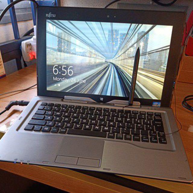FUJITSU Q702 CORE I5 2 IN 1 SSD 64GB 4GB RAM DOUBLE 