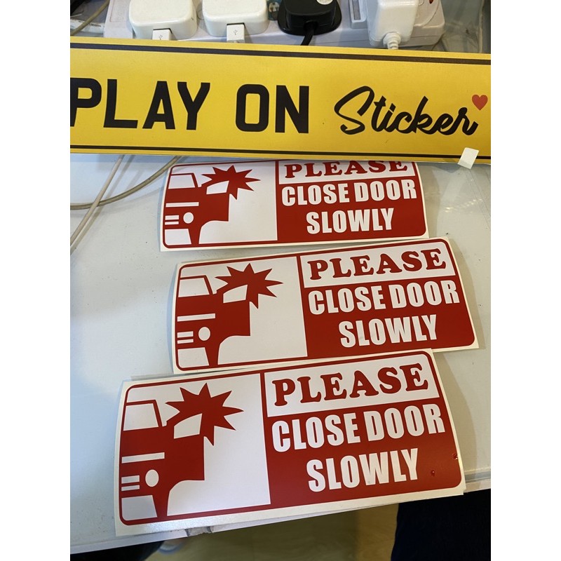 please close the door slowly signs