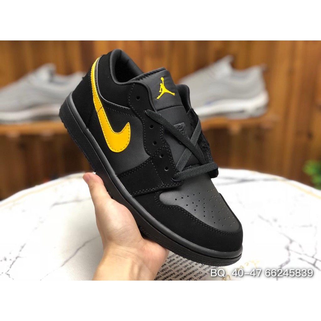 aj1 low university gold