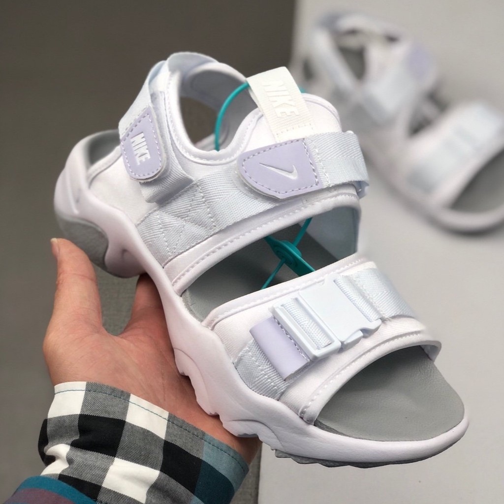new nike sandals with pouch