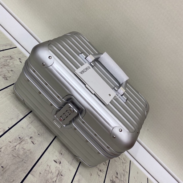 rimowa cosmetic case