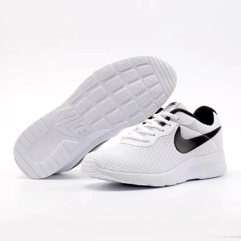 simple nike running shoes