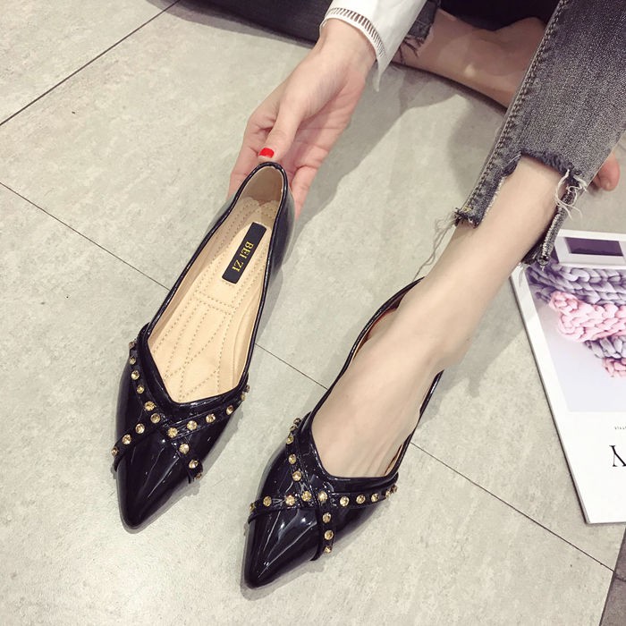 pointed leather flat shoes