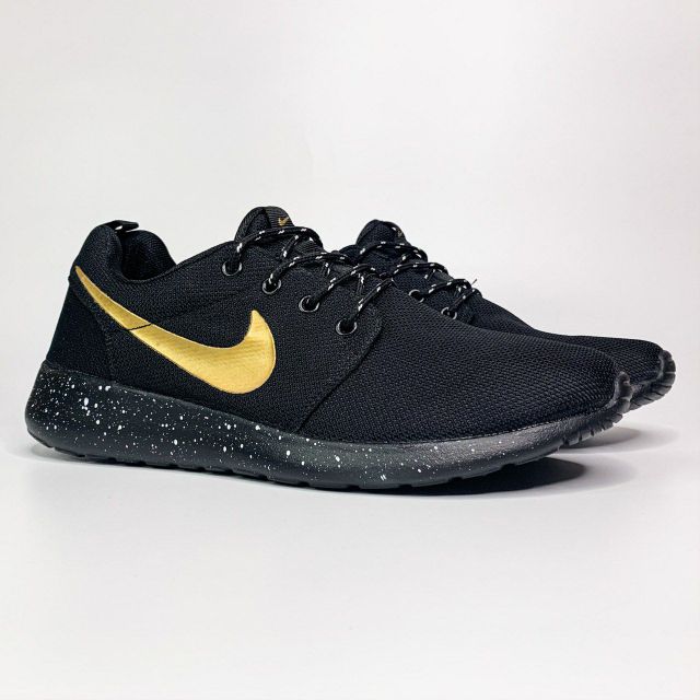 nike roshe black and gold