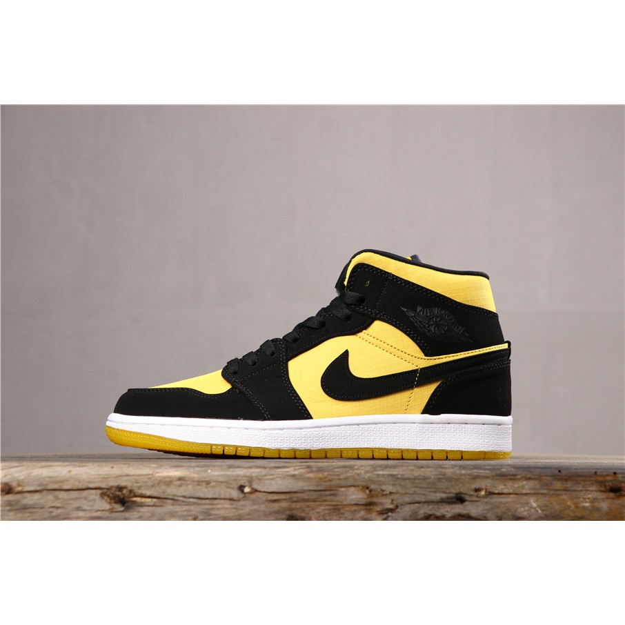 jordan 1 mid black university gold