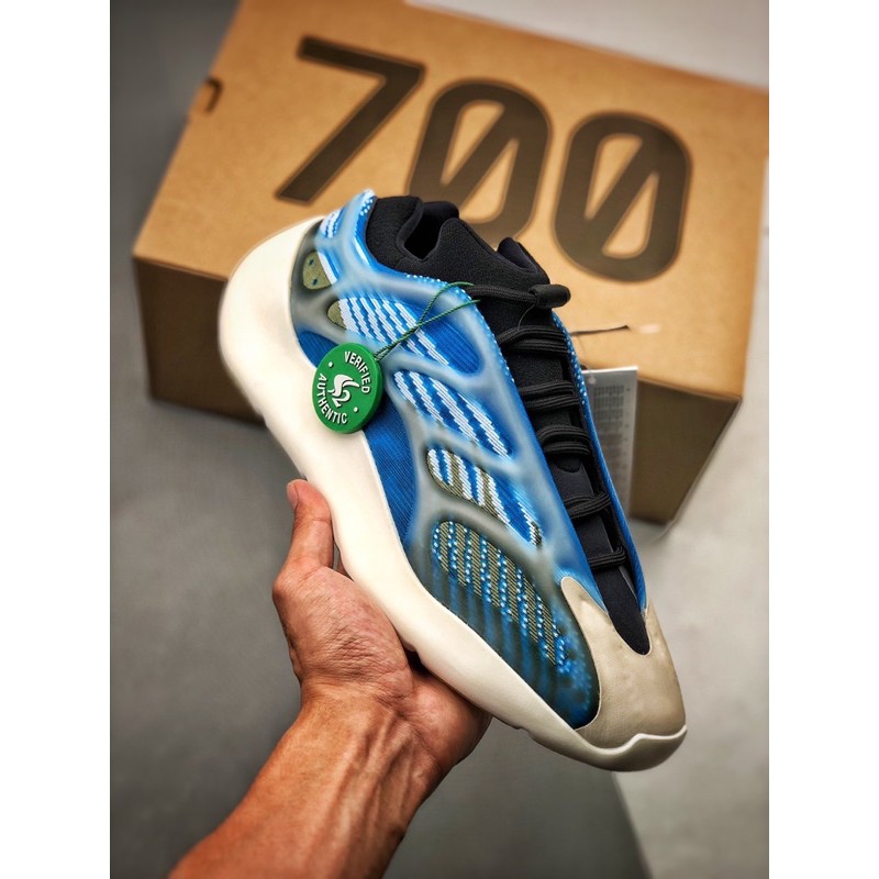 kasut yeezy 700