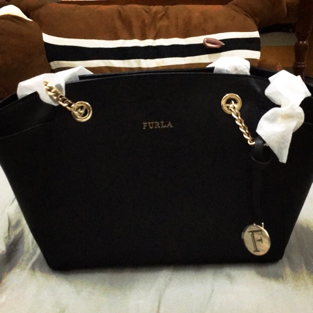 furla purse