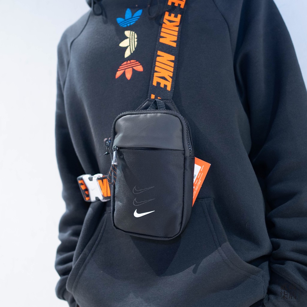 nike essential sling bag