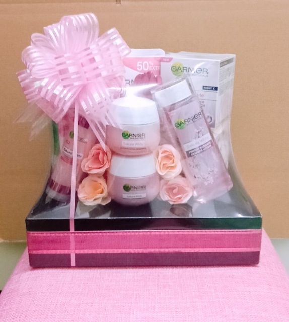 HAMPER GIFT SET ( GARNIER SAKURA WHITE )  Shopee Malaysia