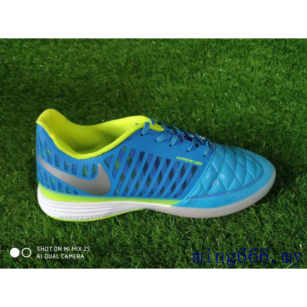 bottom of indoor soccer shoes