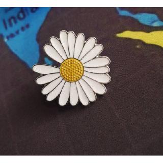 daisy brooch