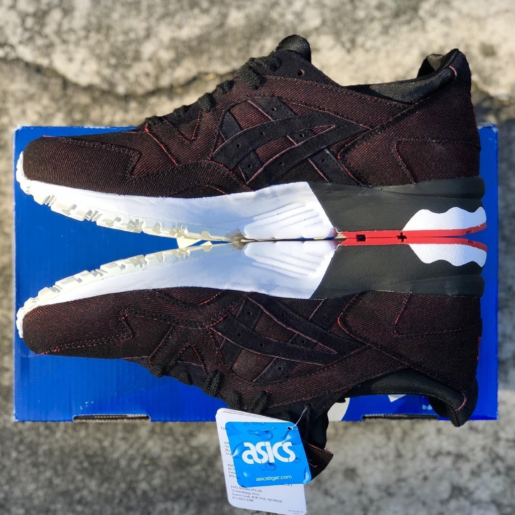 asics retro running shoes